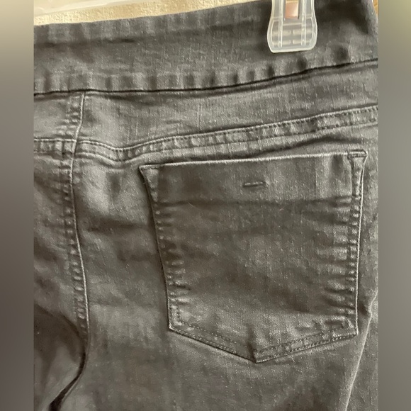 ⬇️ 2/$20.00 ⬇️ Reitmans Size 13 Black/Grey Pull On Slim Jeans. - Picture 6 of 8